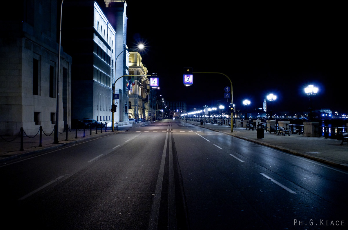 Urban night city Pentax sigma bari kiace ISO alone sleep lights light sea lungomare madonnella 