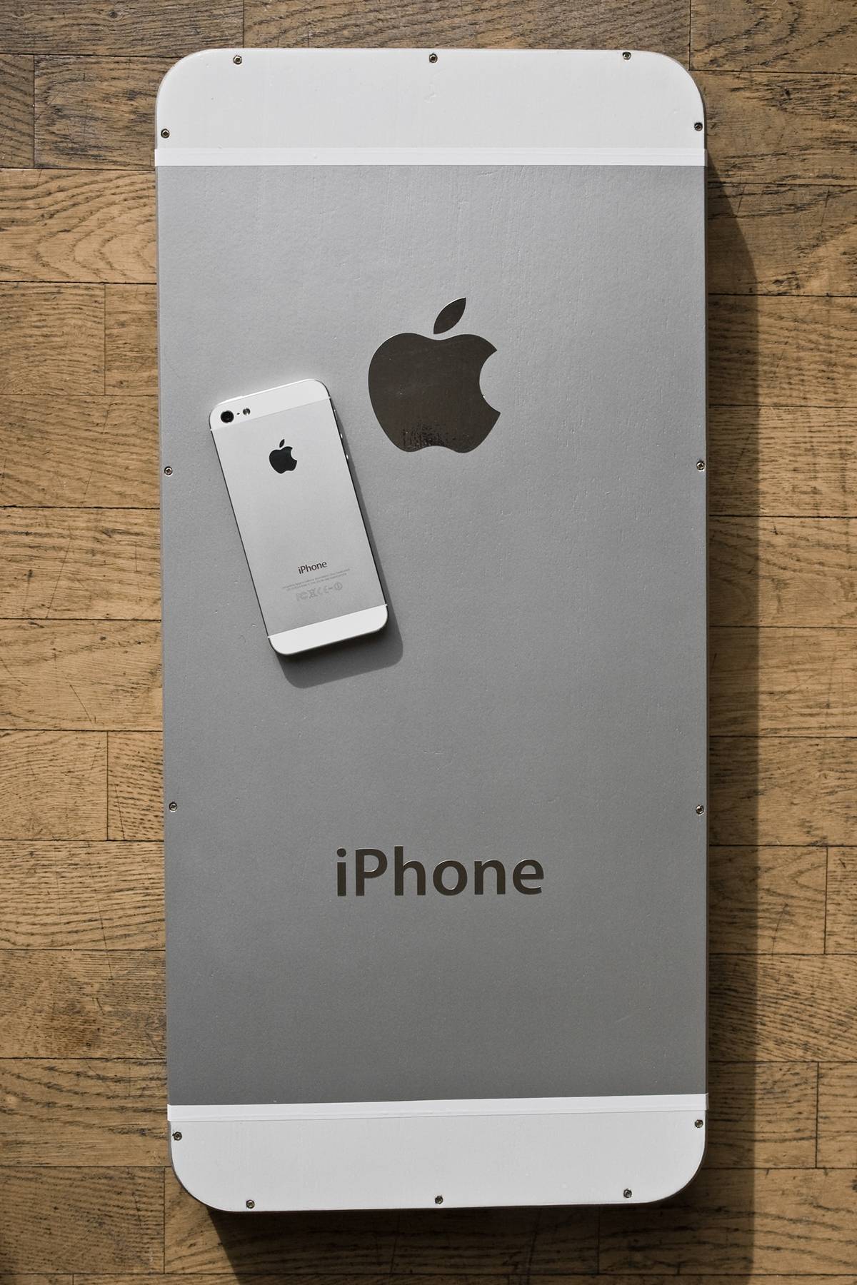 apple  iphone iphone 5 mattesschwarz Weiss White Holz wood fh düsseldorf Samsung handy lg Steve Jobs APPLE IPHONE 5 handwerk
