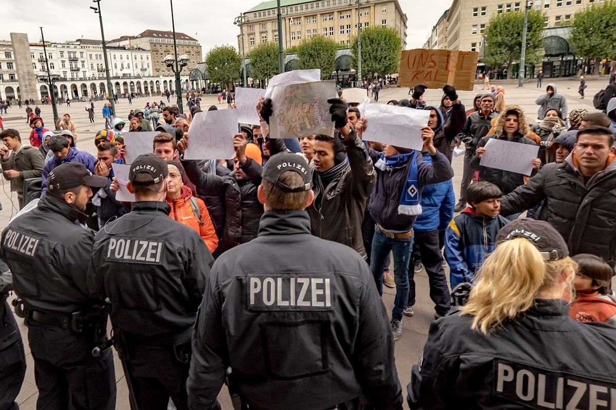 Flüchtlinge Asylanten polizei hamburg Innenstadt city protest rathaus