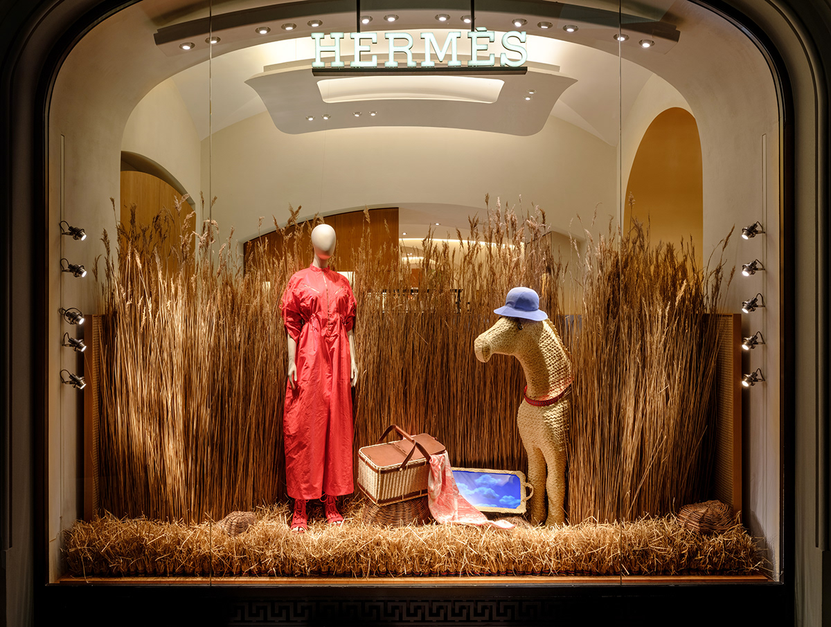 Hermès Window Displays SS19 on Behance