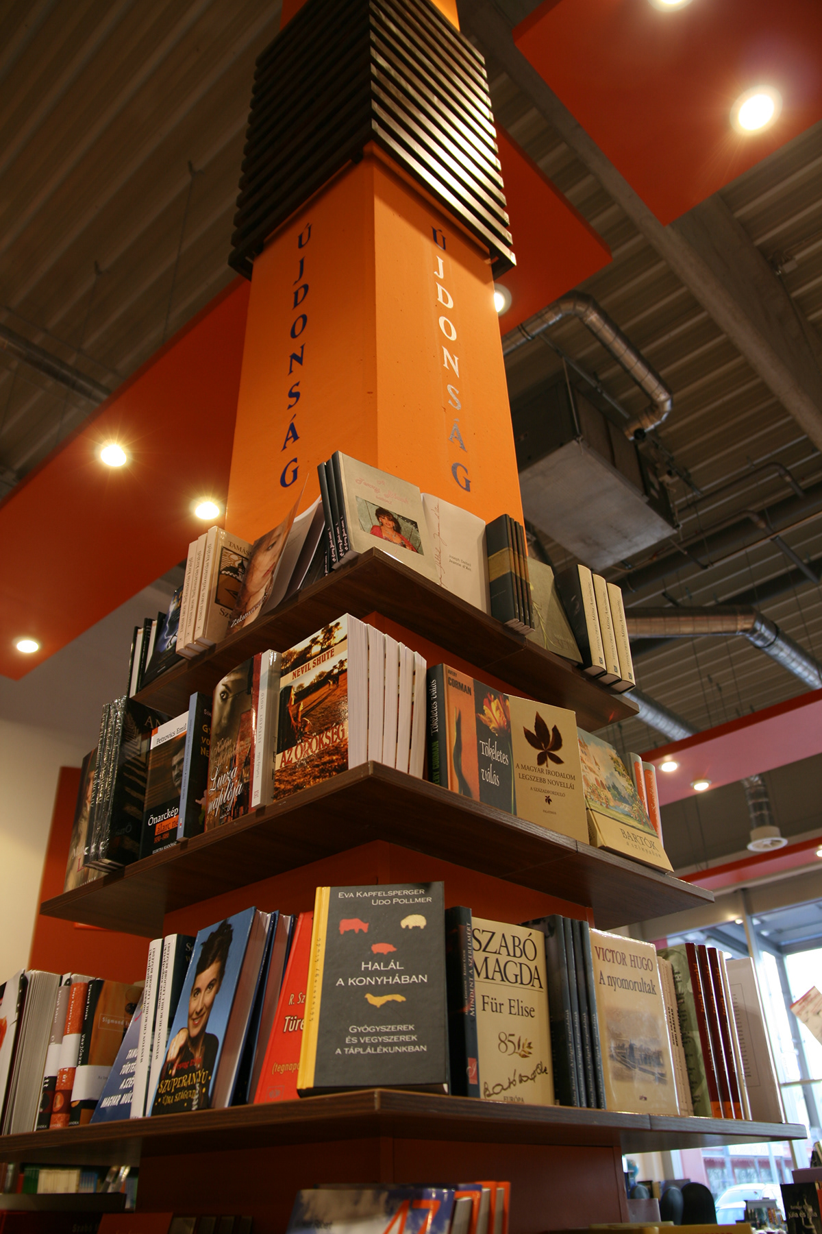franchise Spacia Furniure design Bookstore
