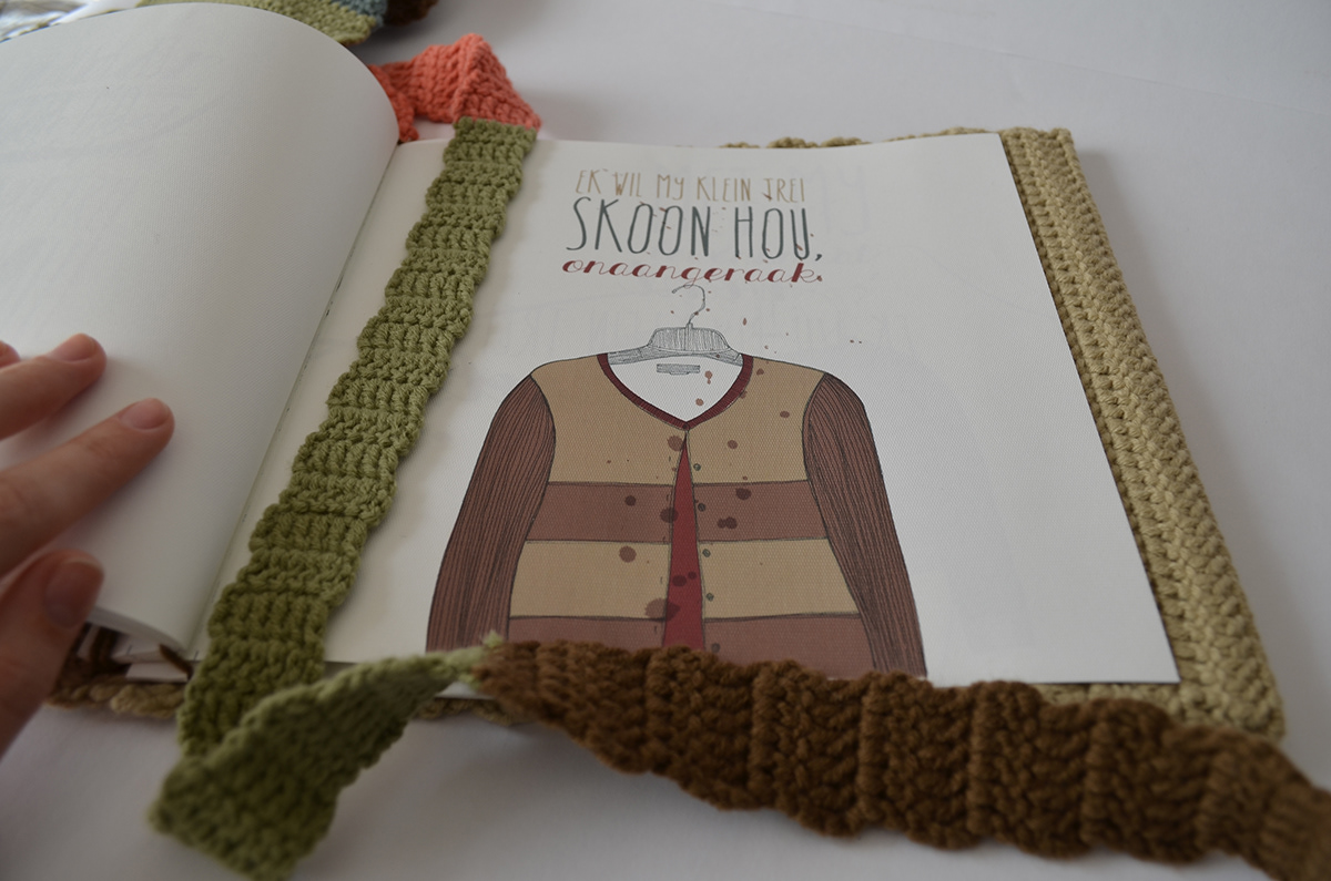 COFFEE TABLE BOOK knitted illustrated sweater
