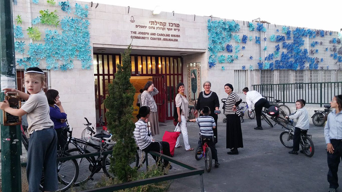 Shmita Flowers haredi ultra orthodox community community center recycle reuse bottle facade recycle bottels Flowers