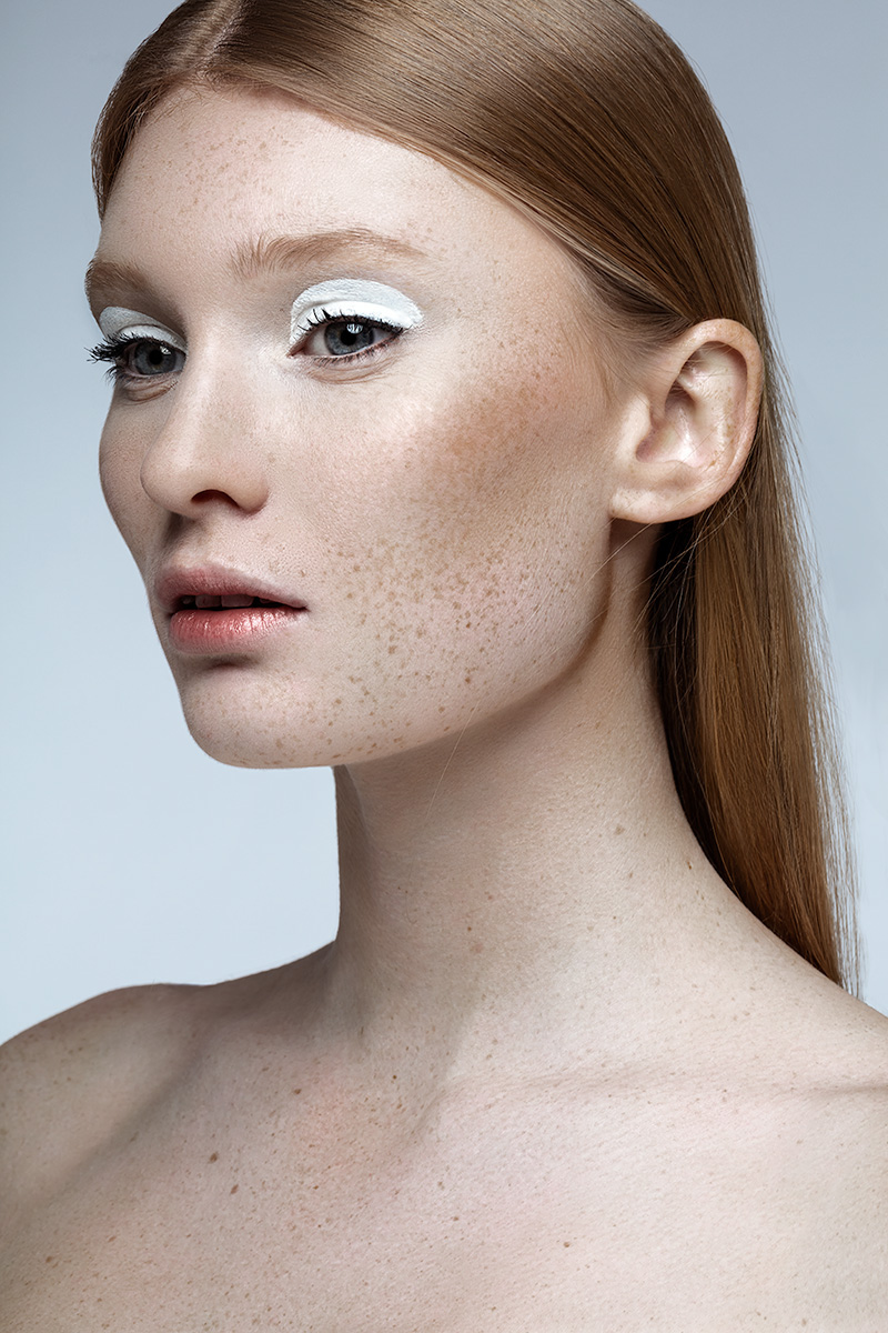 White Make Up summer freekles photographe photographe de beauté BEAUTY PHOTOGRAPHER model mannequin