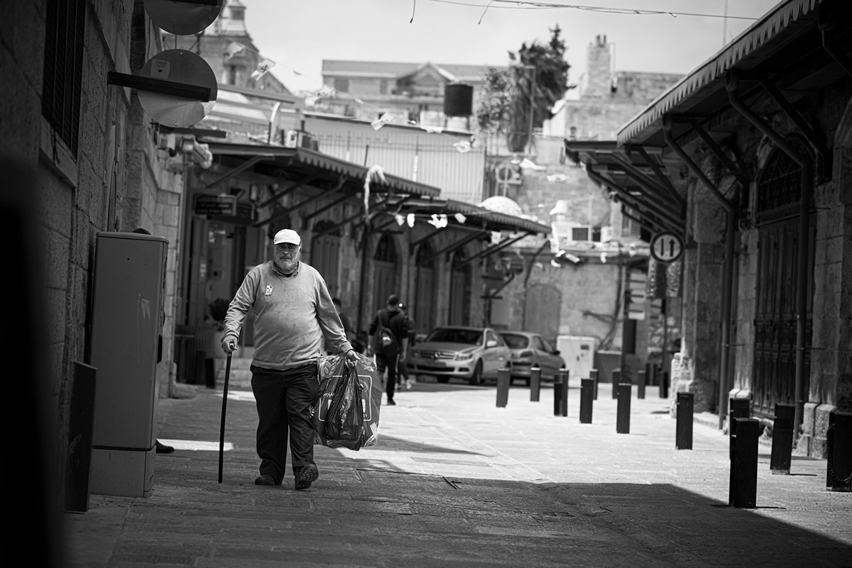 street photography series: tinted. [location: jerusalem. photography by nabil darwish, c 2022]