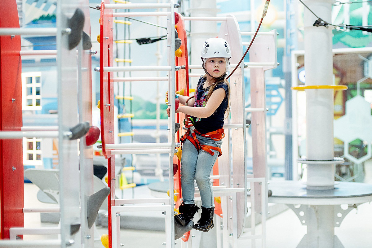 Entertainment family space interior design  eco city Sport Center climbing wall rope park