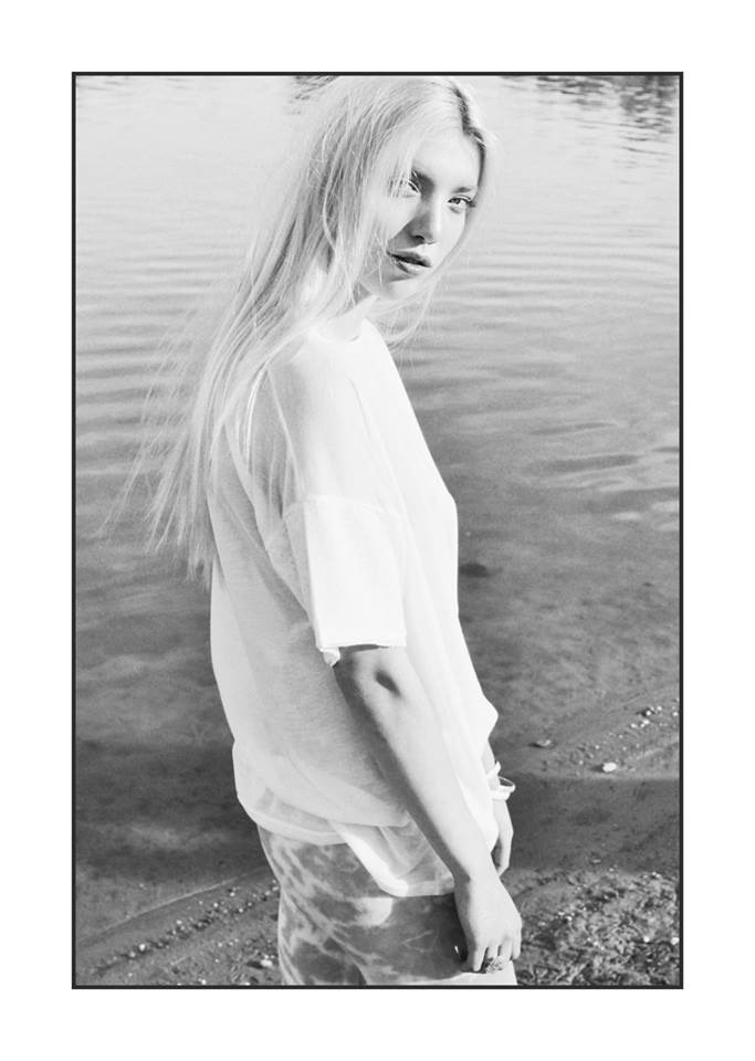 indian summer indiansummer evedeak cintia attractive fruzsikemeny blue water sea lake Sun White blond nude