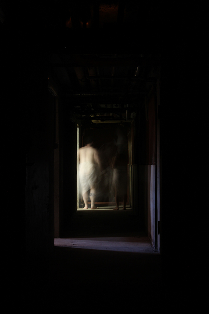light  Ghost dark  darkness  basement  mood metz DANCE    people   blur  WOMAN beauty  photographie naked man