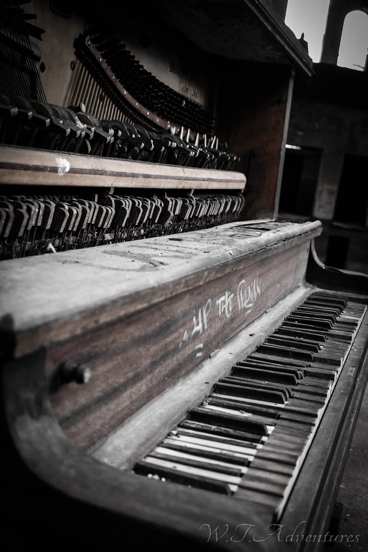 urbex Exploer abandonedohio ohio abandoned church Piano ruralohio rural ohio urbex ohio urbexohio