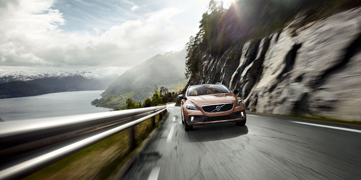 norway green brown cross country Volvo V40 Nature pure natural mountain fjord