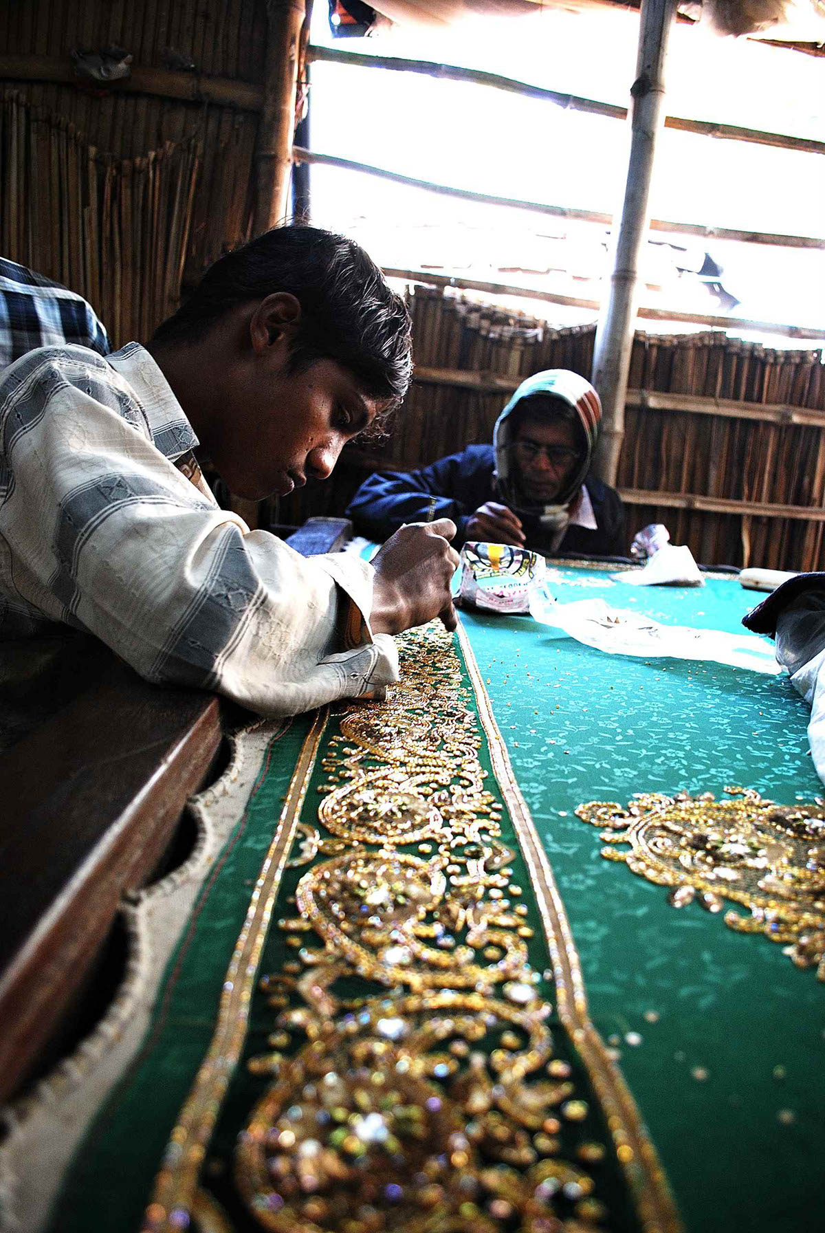 India zardozi handicraft heritage Embroidery Threads gold silver zari work Kolkata Sari Ethnic traditional culture mughal