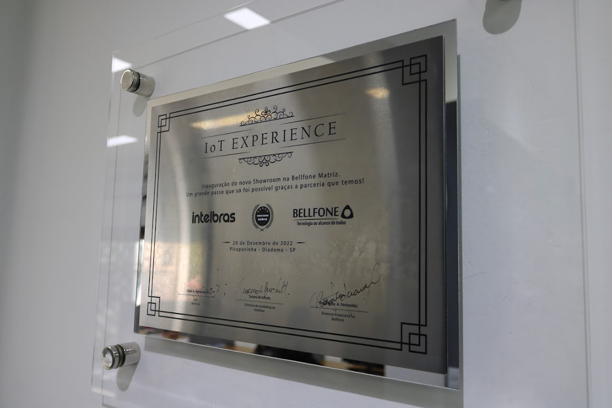 placa bellfone inauguração Homenagem design intelbras segurança eletrônica Eventos Corporativos grafica corporativo