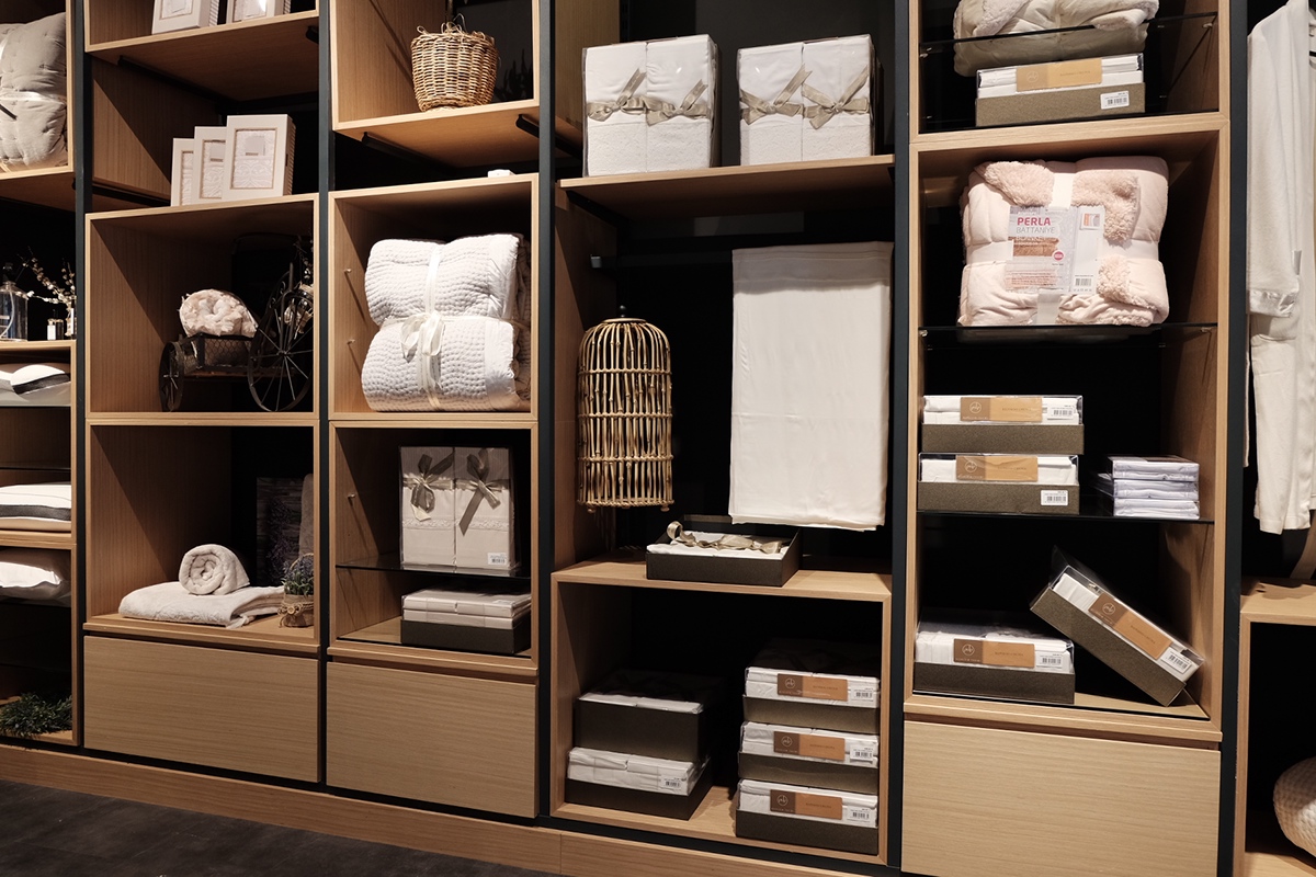 flagship Retail Retail design Shop design interior design  Mağaza Tasarımı iç mimarlık penelope