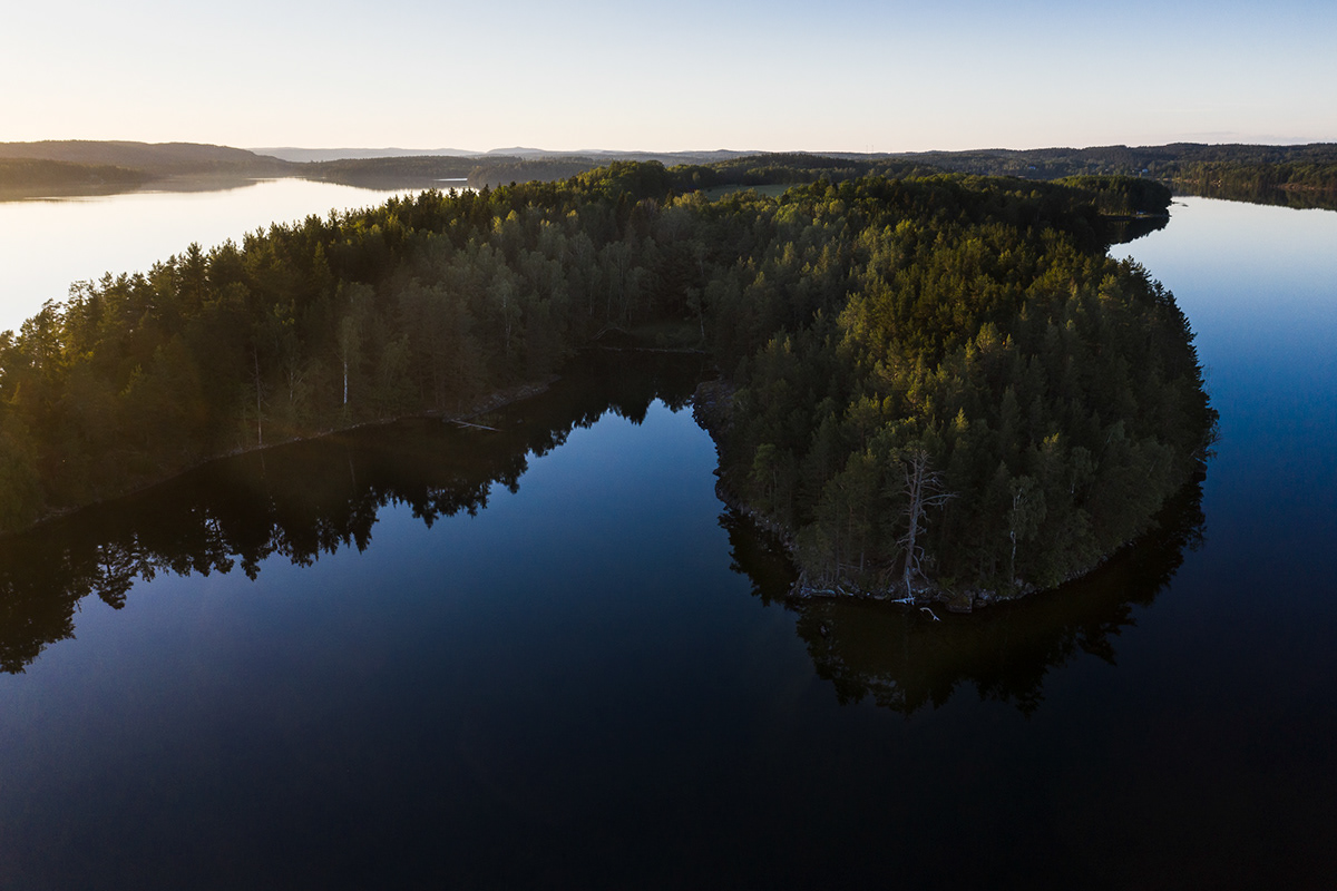 Drone photo - 72 Hour Cabin at Henriksholm, Lake Ånimmen in Sweden - photo Martin Kaufmann