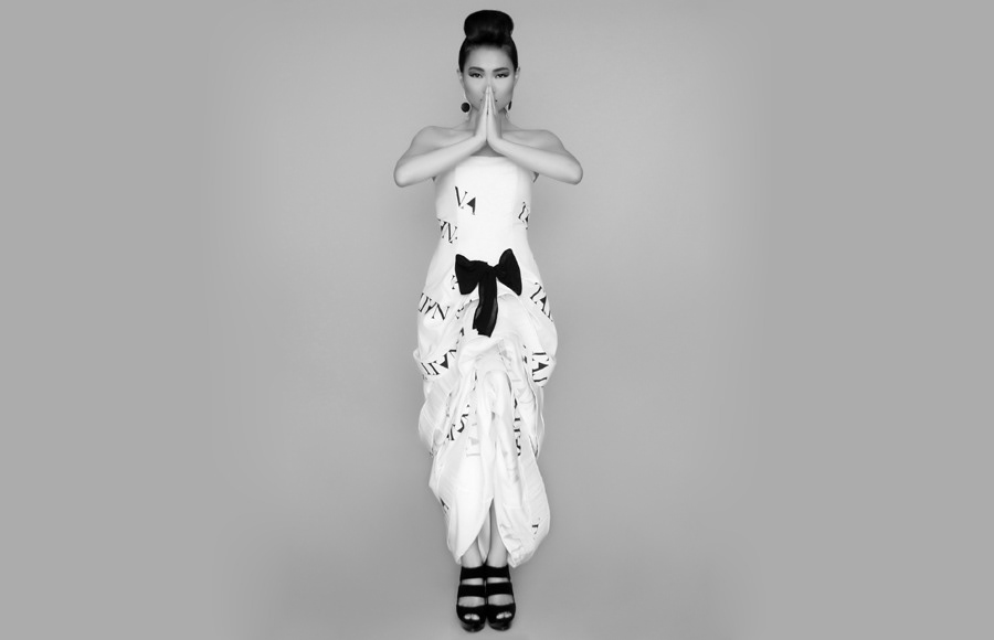 Fasion design fashion collection black and white dress ruffles scilence Style outfit