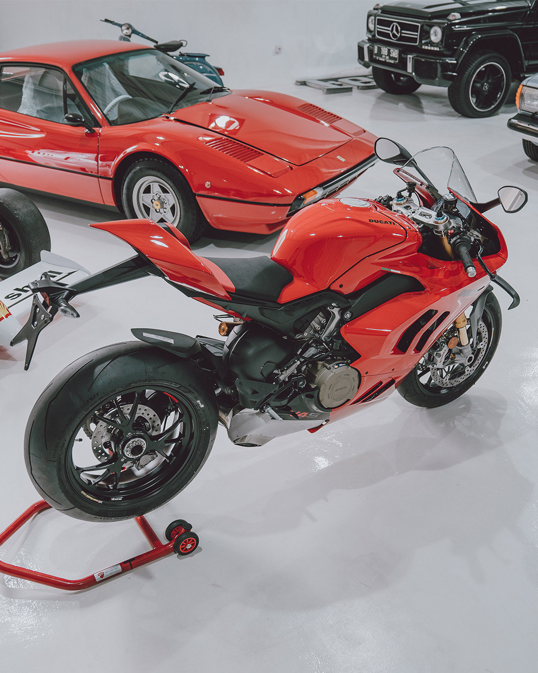 wheel Bike motorcycle Honda Ducati ferarri Formula 1 Motorsport car Panigalev4s