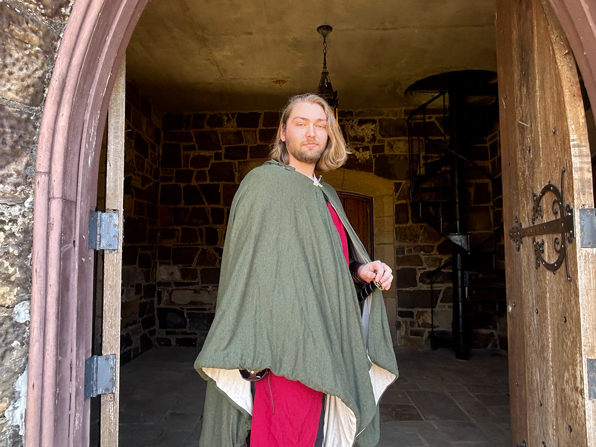sewing medieval cloak
