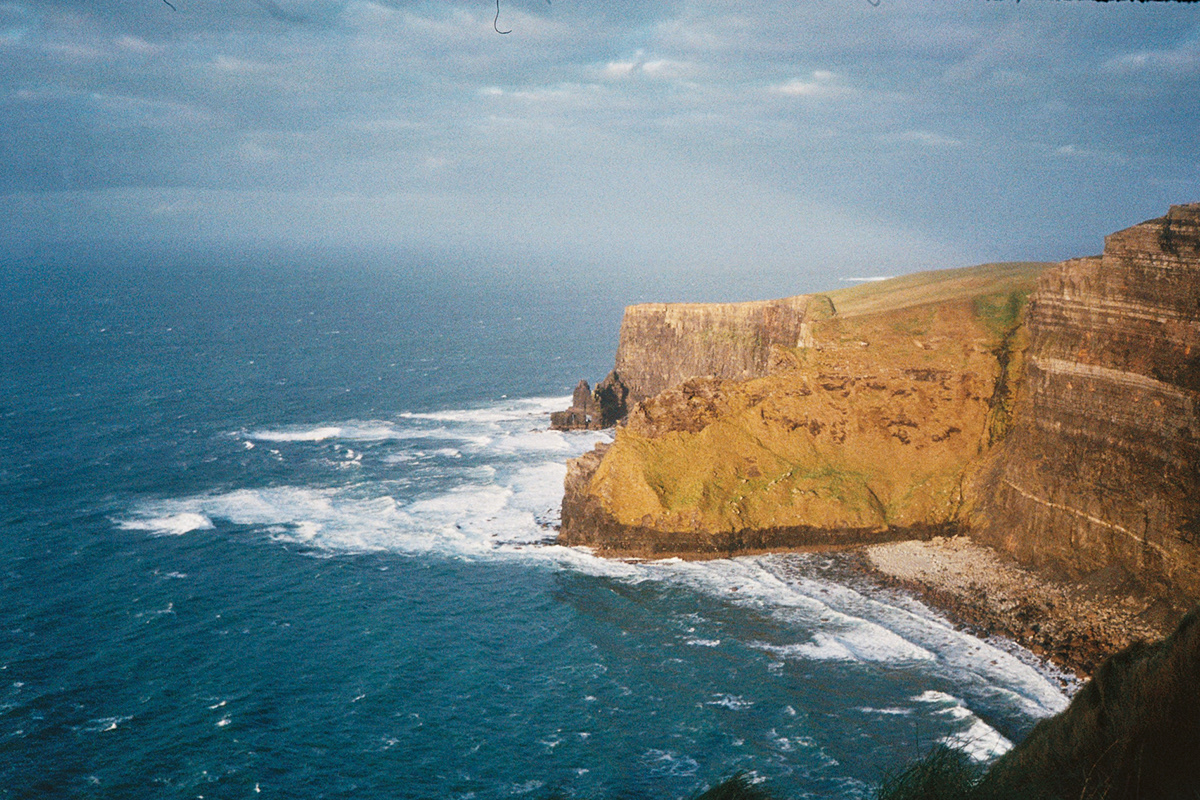 35mm analog canon ae-1 cliffs of moher film photography Irland Kodak Portra 400 Landscape Travel Wild Atlantic Way