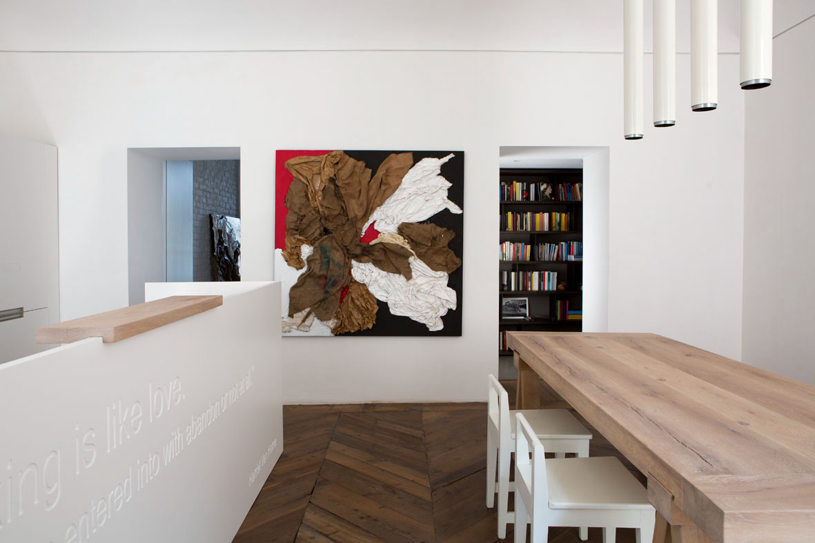 private home minimal art design