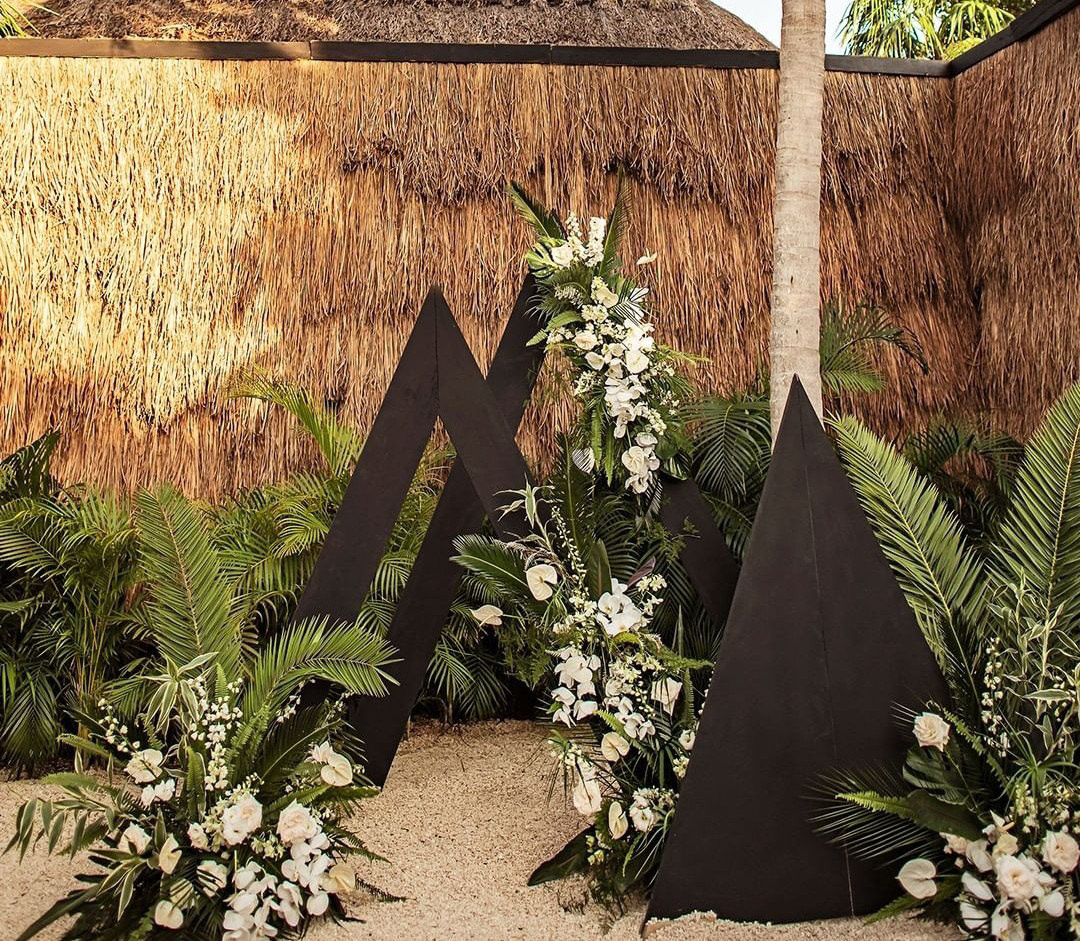 design black and white wedding decor Flowers set up