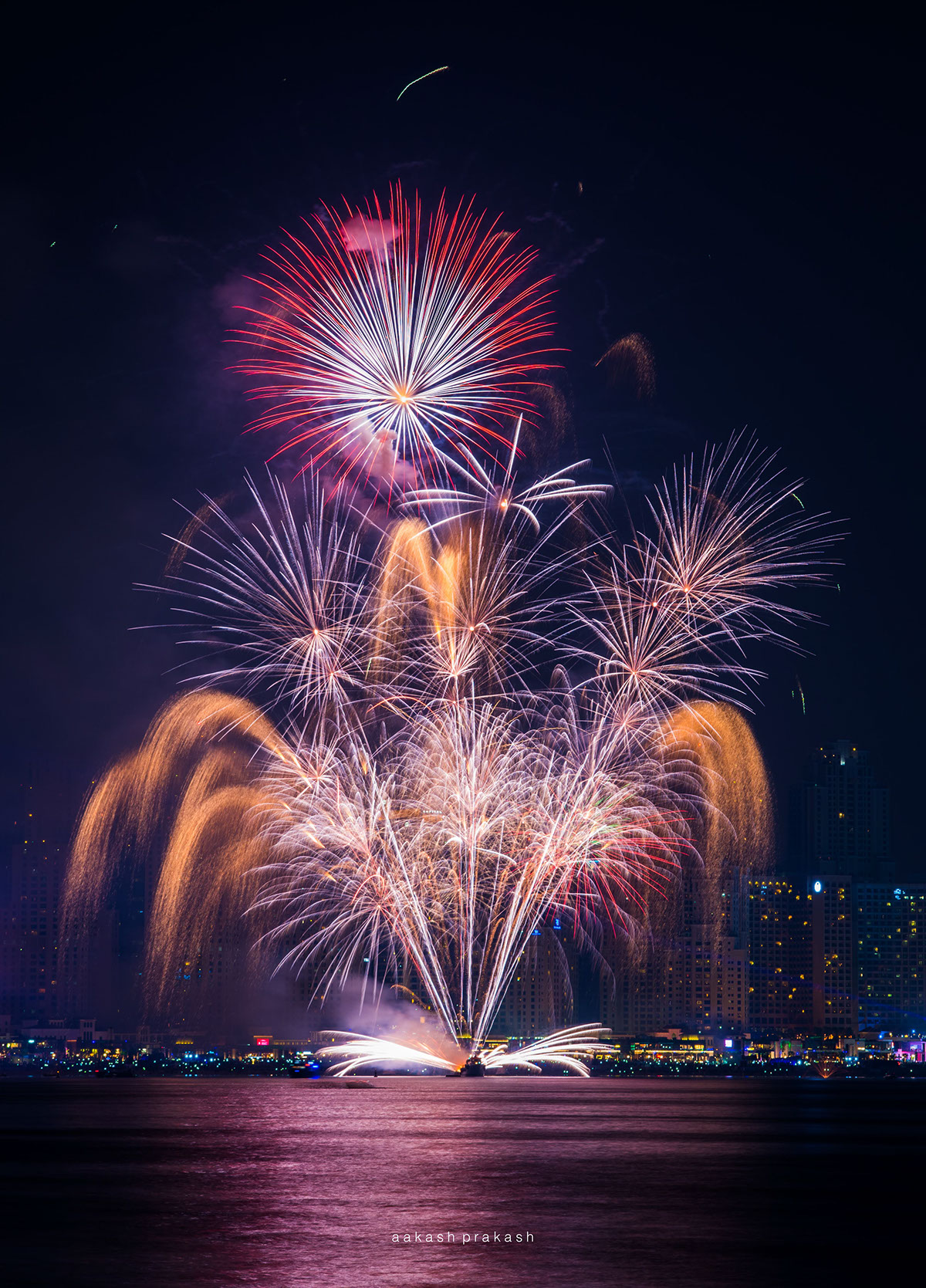 fireworks pyrotechnic dubai mydubai fesitve festival UAE colors Nightsky slowshutter