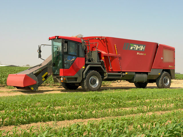 agriculture tractor combine mixer feeder self