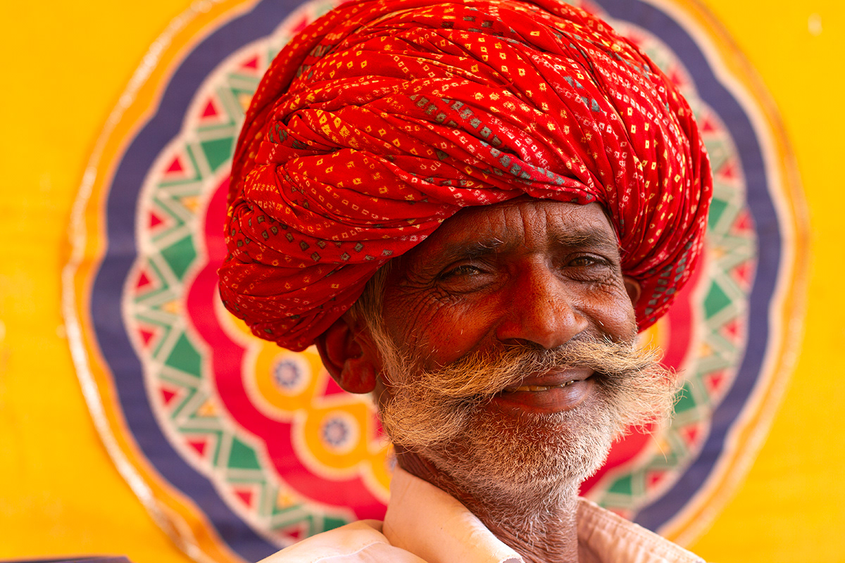 old lady beauty smock smocker saint Indian Lady Pushkar Rajasthan eyes colors