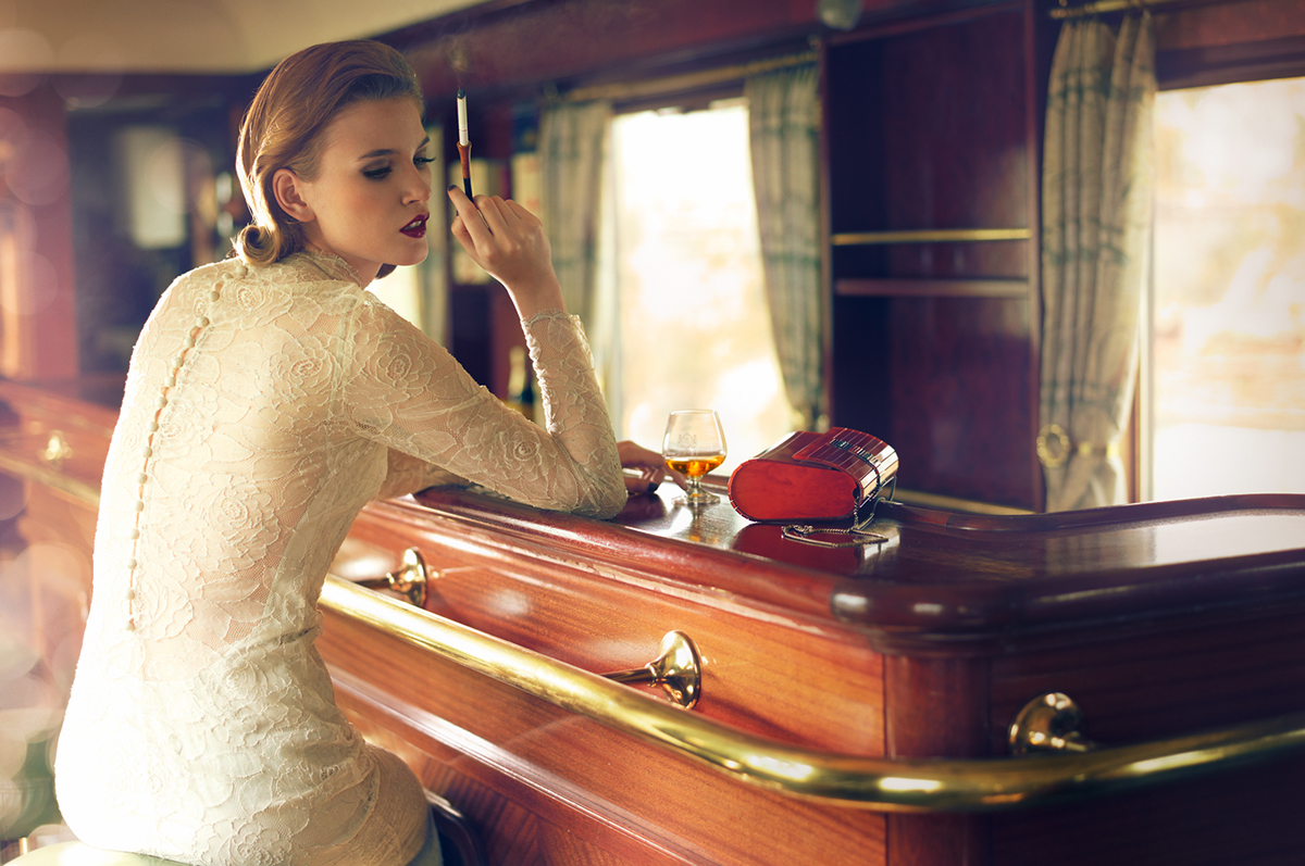 fashionart train 20s smoking dresses traveling luxury Jewellery Travel