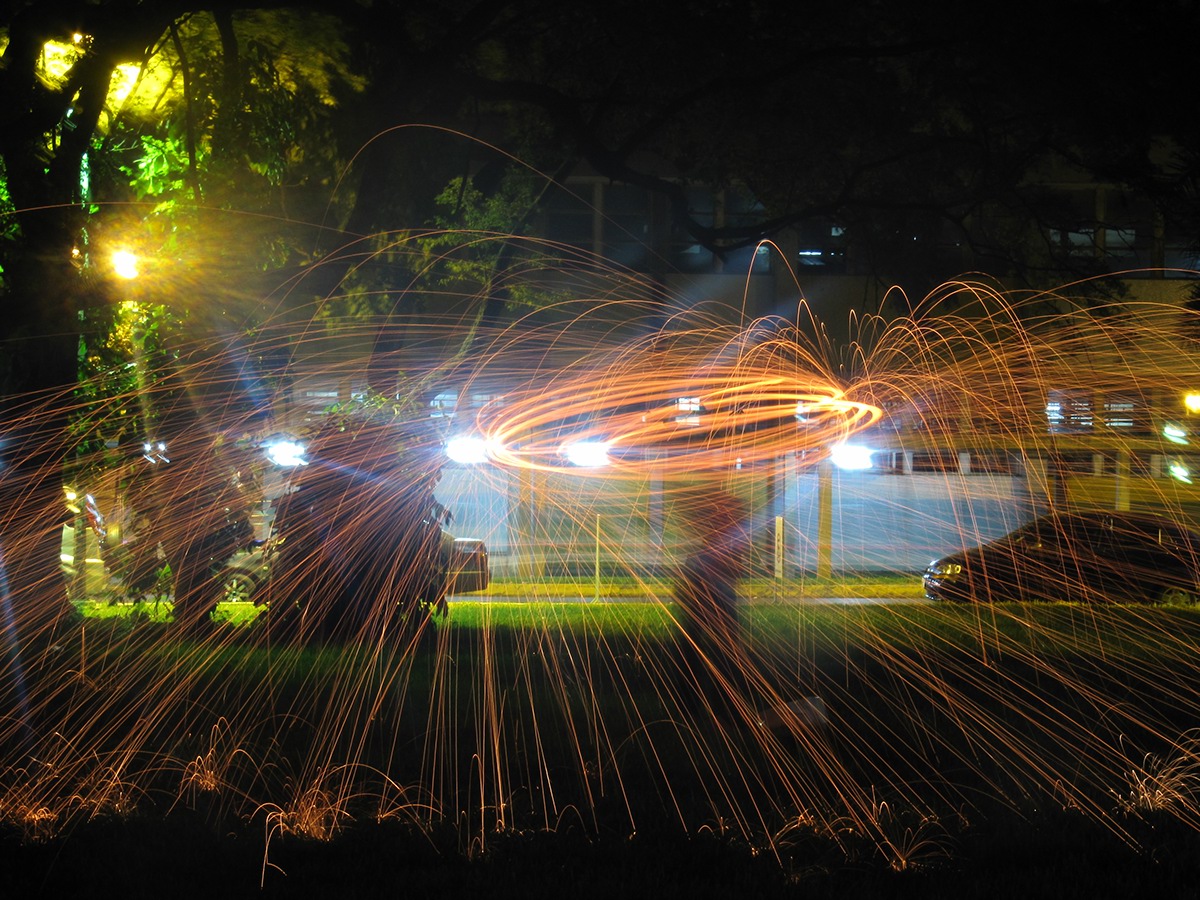 sparks lightpainting fire nightphotography steelwool caracas night paintingwithlight
