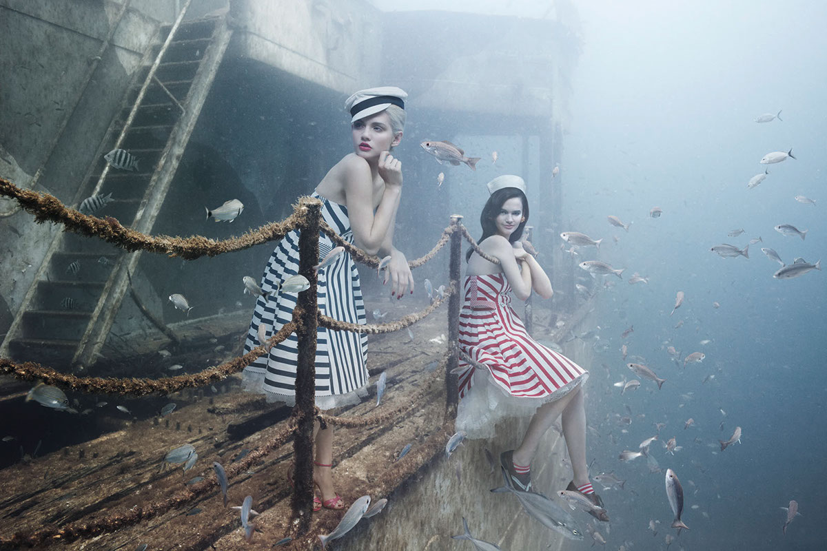 underwater sinking diving ship wreck