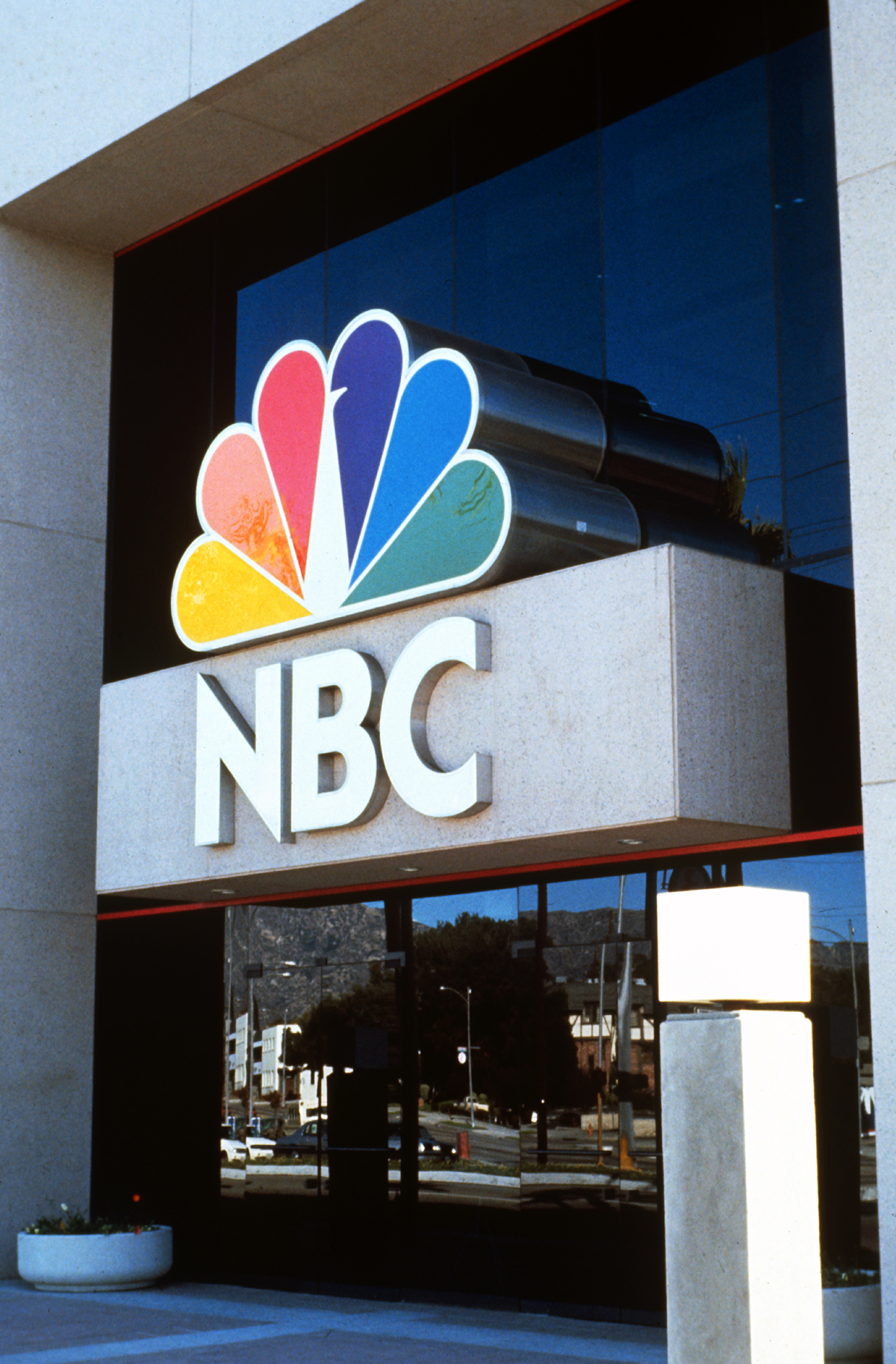 Broadcasting company. Телеканал NBC. НБС канал. NBC Company. NBC история.