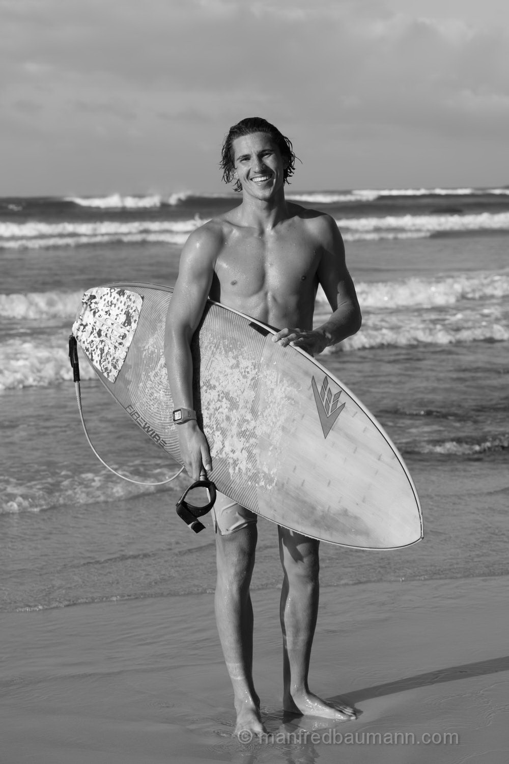 surfer byron bay Australia black and white wave Surfers beach boy girls Paradies
