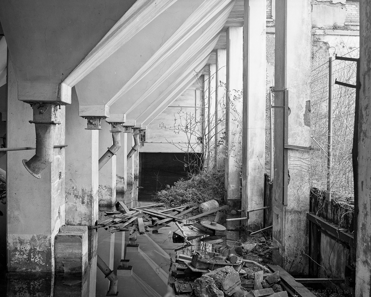 decay decayed urbex Urban Exploring abandoned Abandonment industry monochrome ILFORD XP2 Super