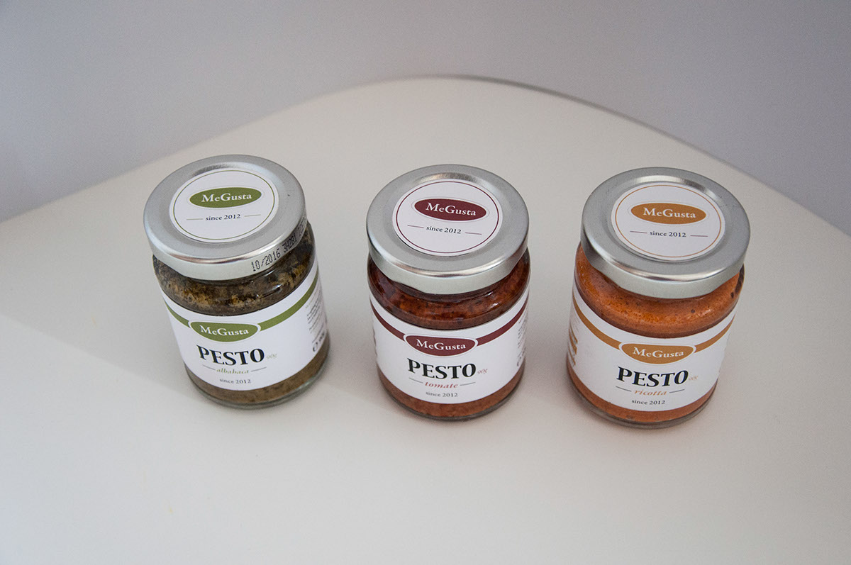 pesto Food  present idea different flavors small packaging