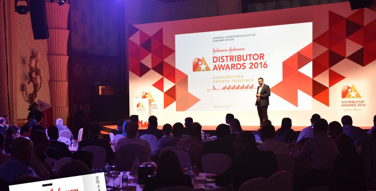 distributor Awards Johnson & Johnson middle east red gold triangle trophy design