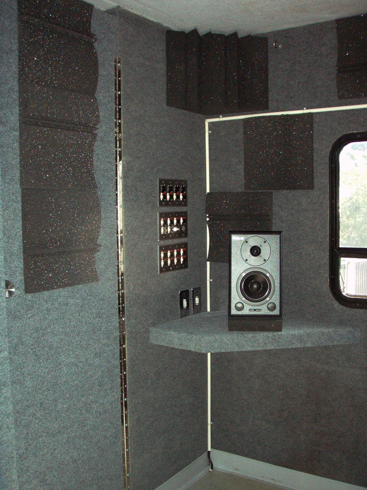 studio design conversion RV construction soundproof acoustic portable touring Production beats samples mobile surround sound 5.1