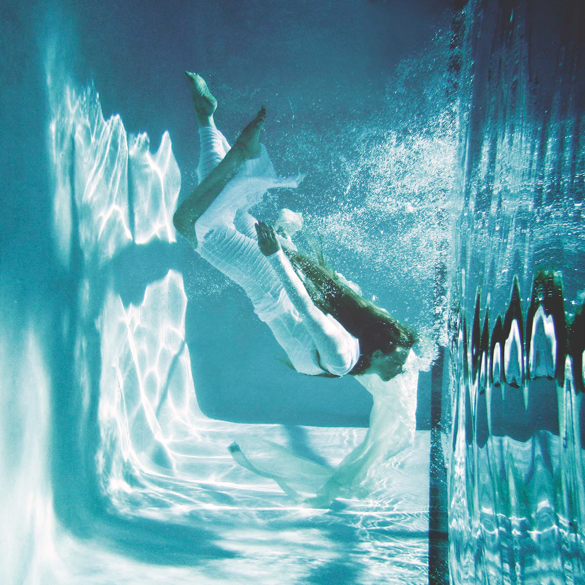 underwater floating submersion UNDERWATER PHOTOGRAPHY graceful flowing