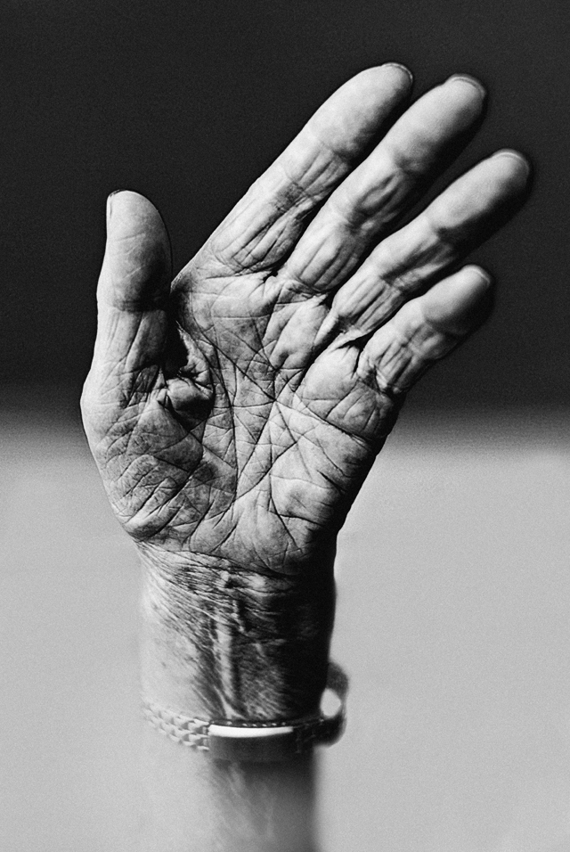 giulia muraglia black and white hand old people
