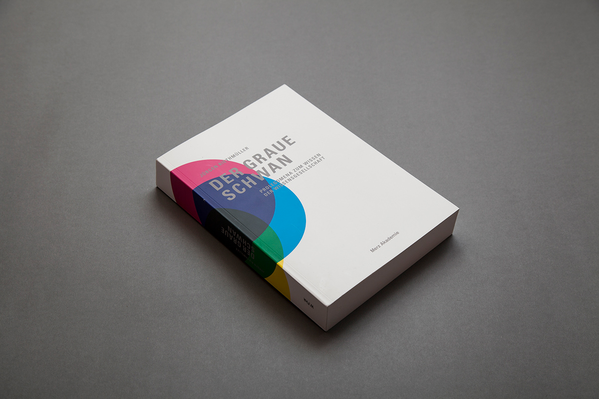 grauer schwan editorial Buchcover design Visuelle Kommunikation