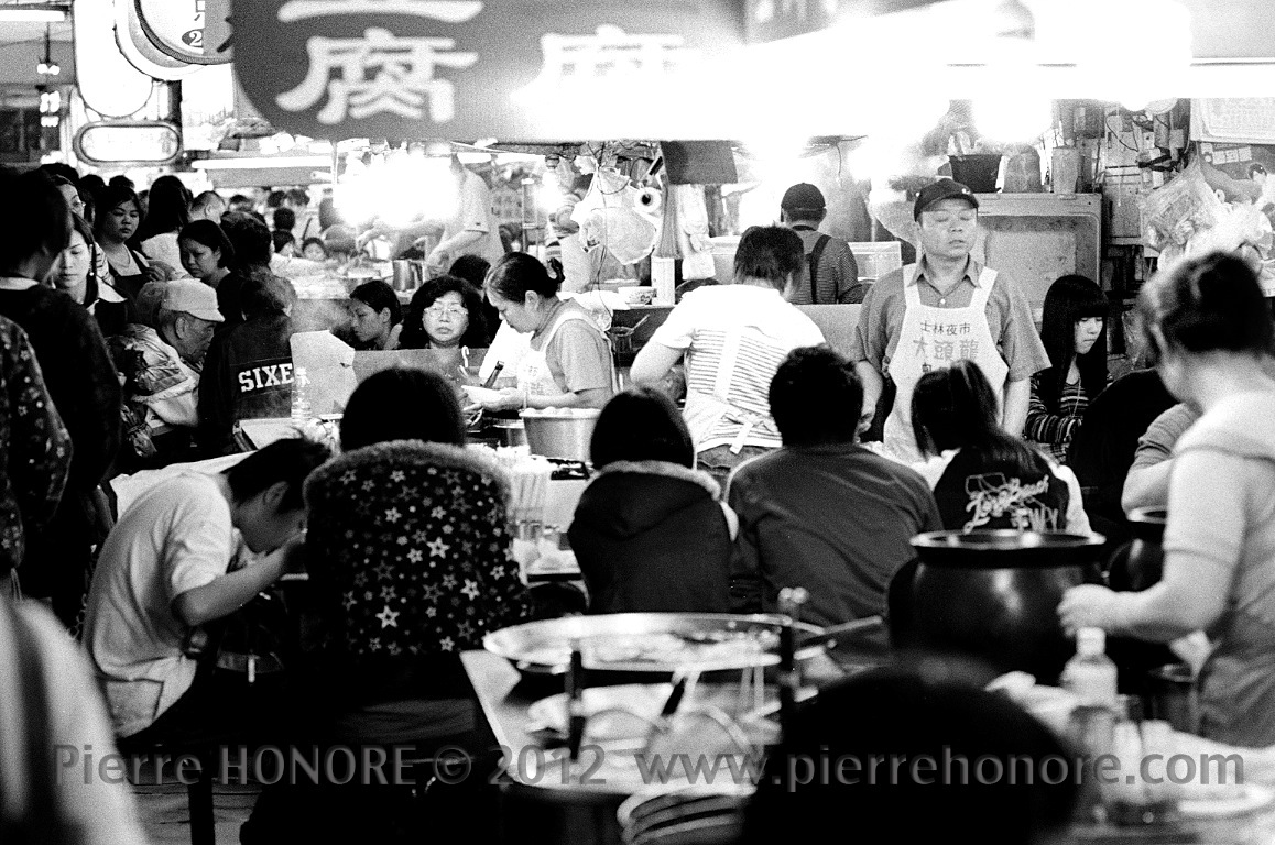 taiwan taipei market Food  portrait black and white delta 400 b&w people