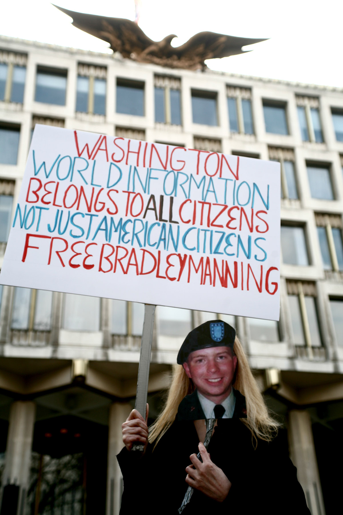 bradley manning US Embassy London grosvenor square UK protest demonstration demo soldier wikileaks