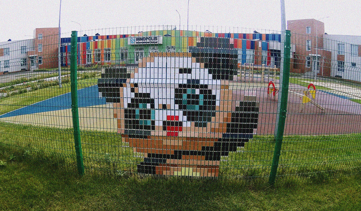 Pixel art installation Street Art  Emoji public art kinder Garten modern Participation urbanism  