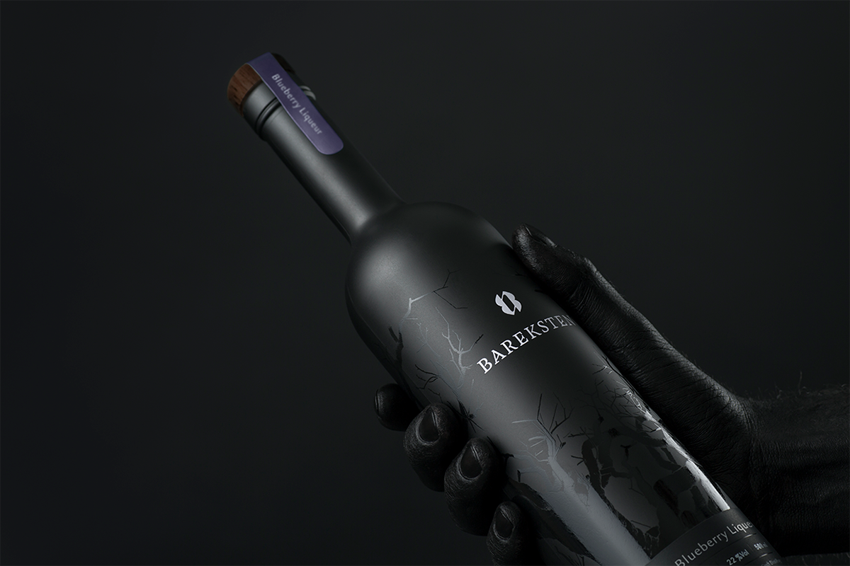 branding  botanical black Bareksten gin forrest dark KIND Kindconceptualbranding bottle