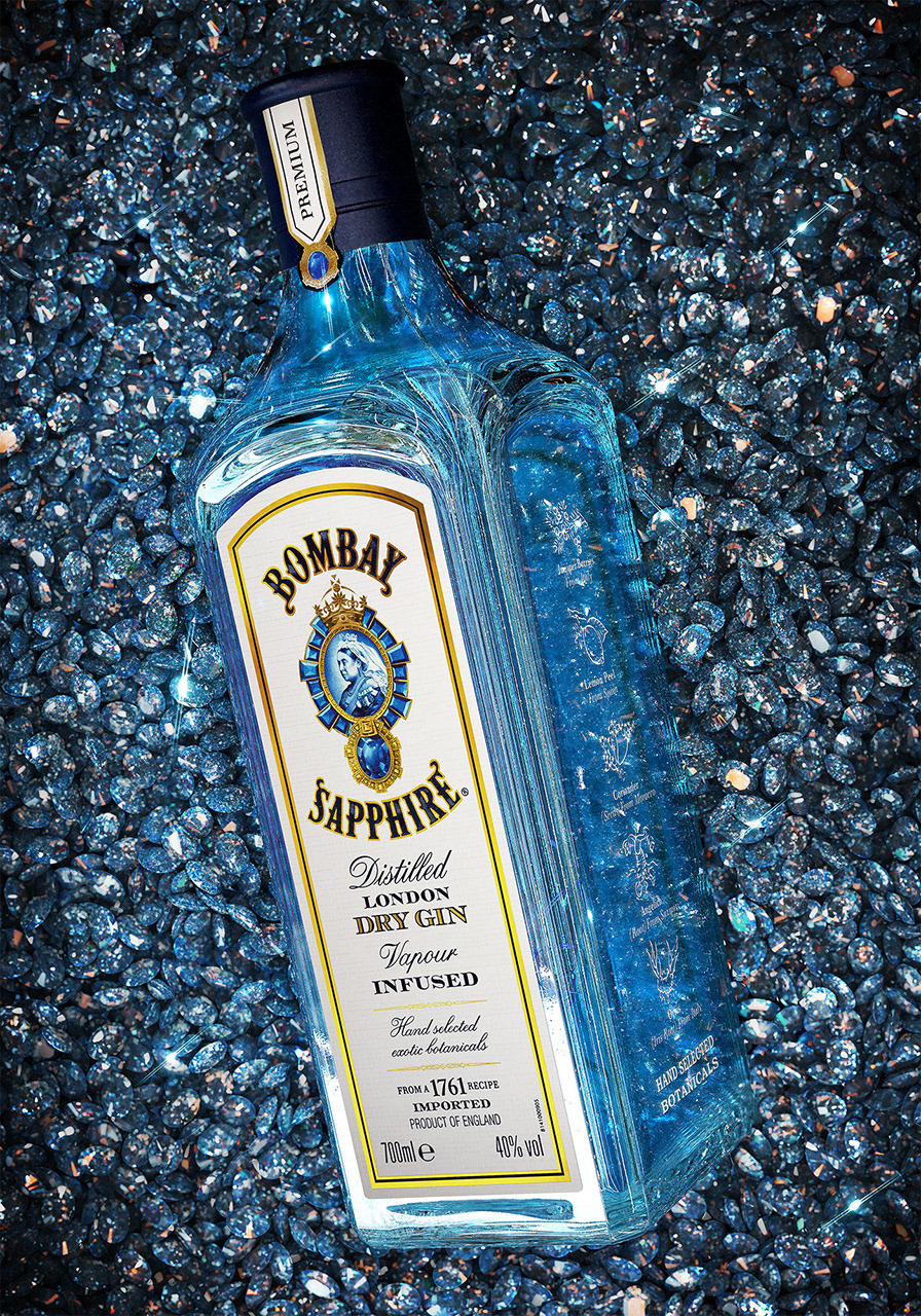 Bombay Sapphire gin alcohol branding  CGart Render photoreal #3dbottle packagedesign productdesign