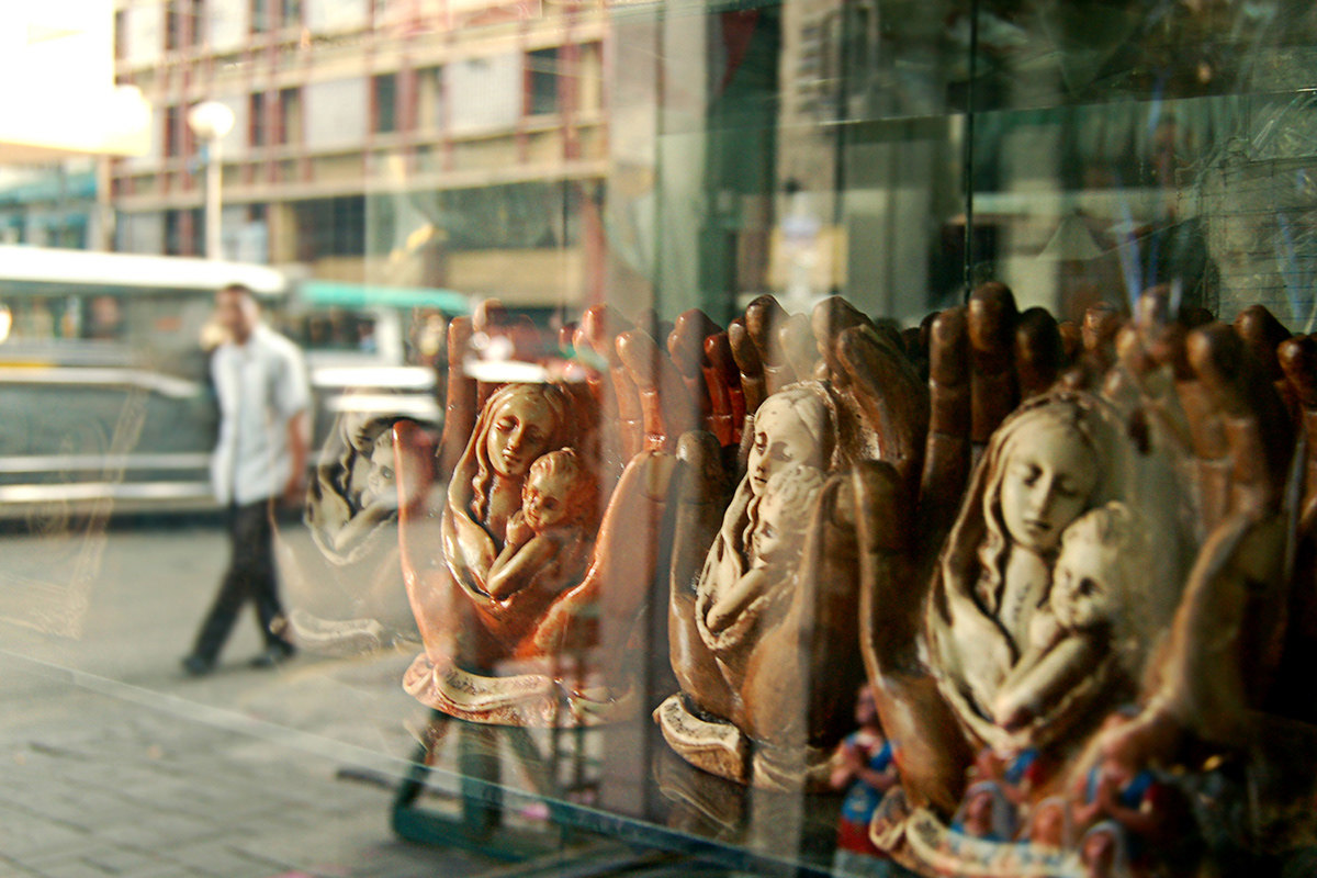 sigwada oroquetta tayuman Manila philippines street photography Travel secular art icons Catholic religion sculptures rebulto Street