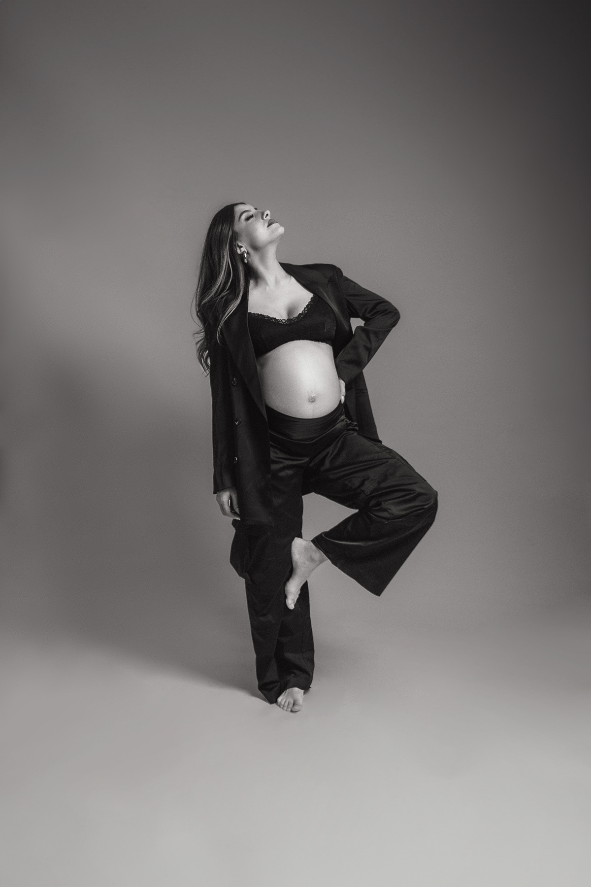 mom maternity pregnancy portrait mother prenatal embarazo editorial book mujer