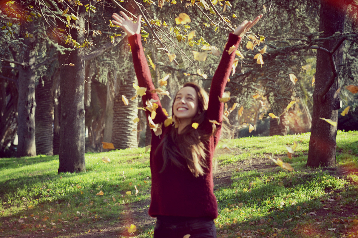Nikon autumn colours NikonD3100 smile laughing soft light portrait girls Sunny Day life happyness leaves 85mm