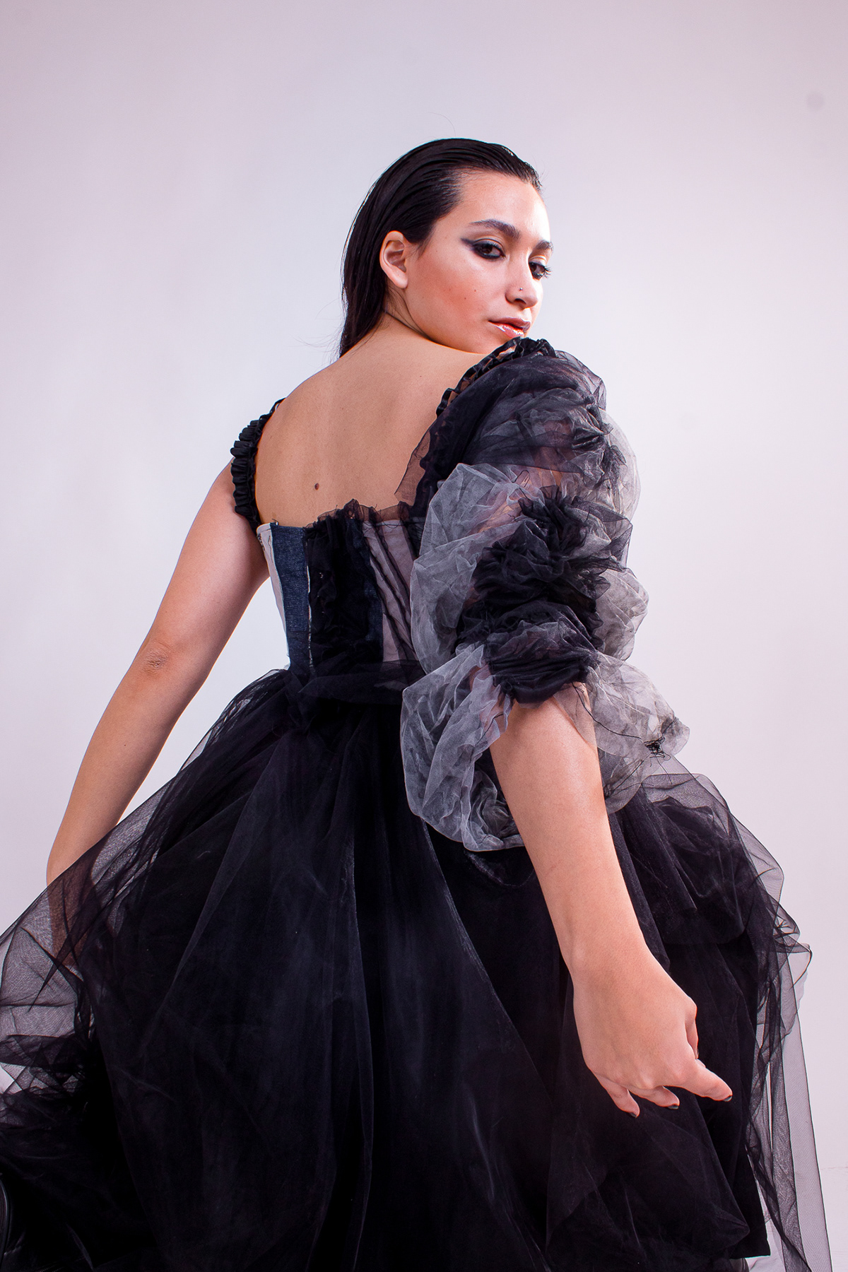 moda diseño fadu Fiorini indumentaria vestidos sombras black pinceladas vestido de noche