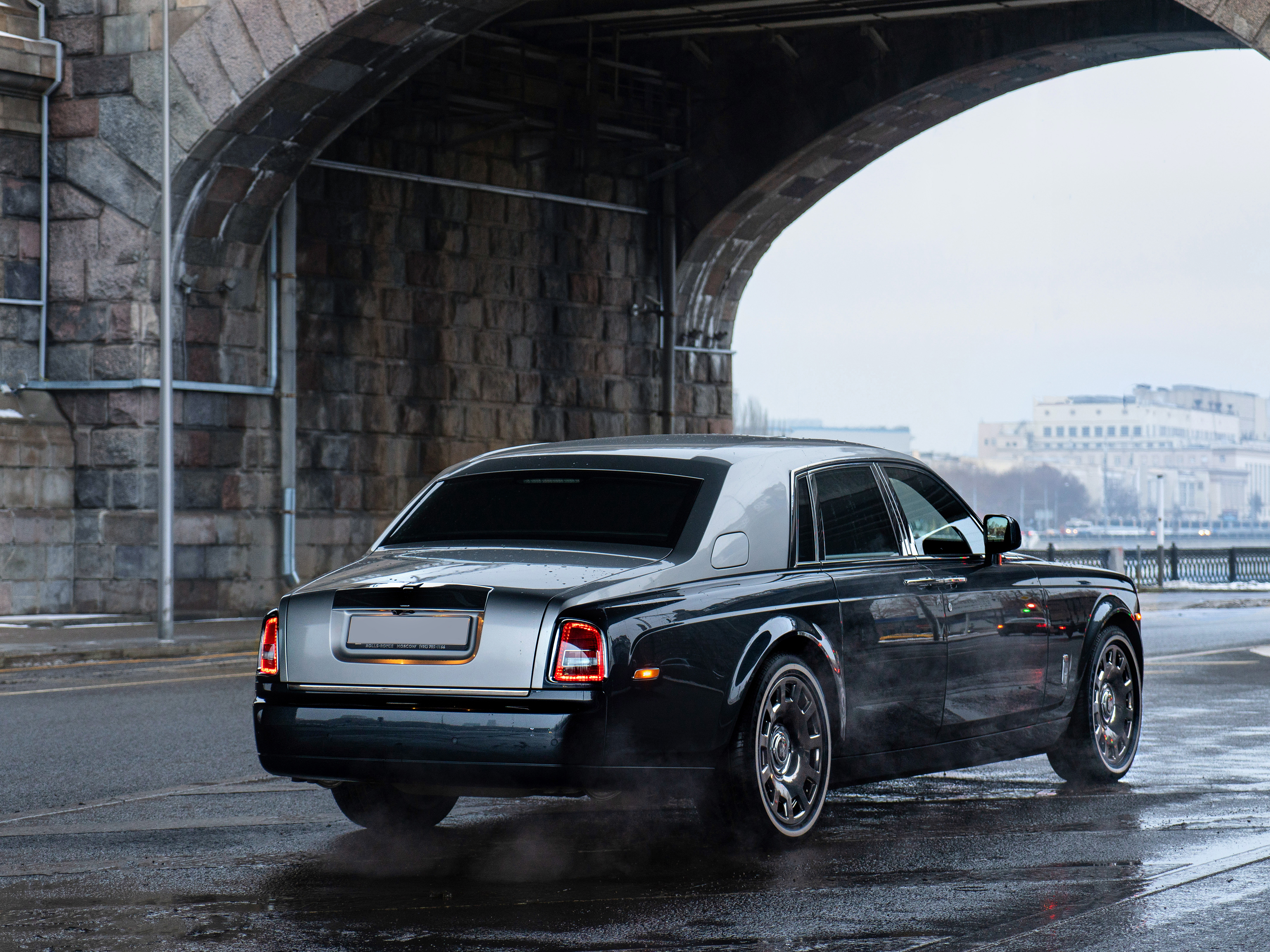 Роллс россия. Rolls-Royce Phantom VII Рестайлинг. Rolls Royce Phantom 2014. Rolls Royce Phantom 2020. Rolls Royce Phantom 7 Рестайлинг.