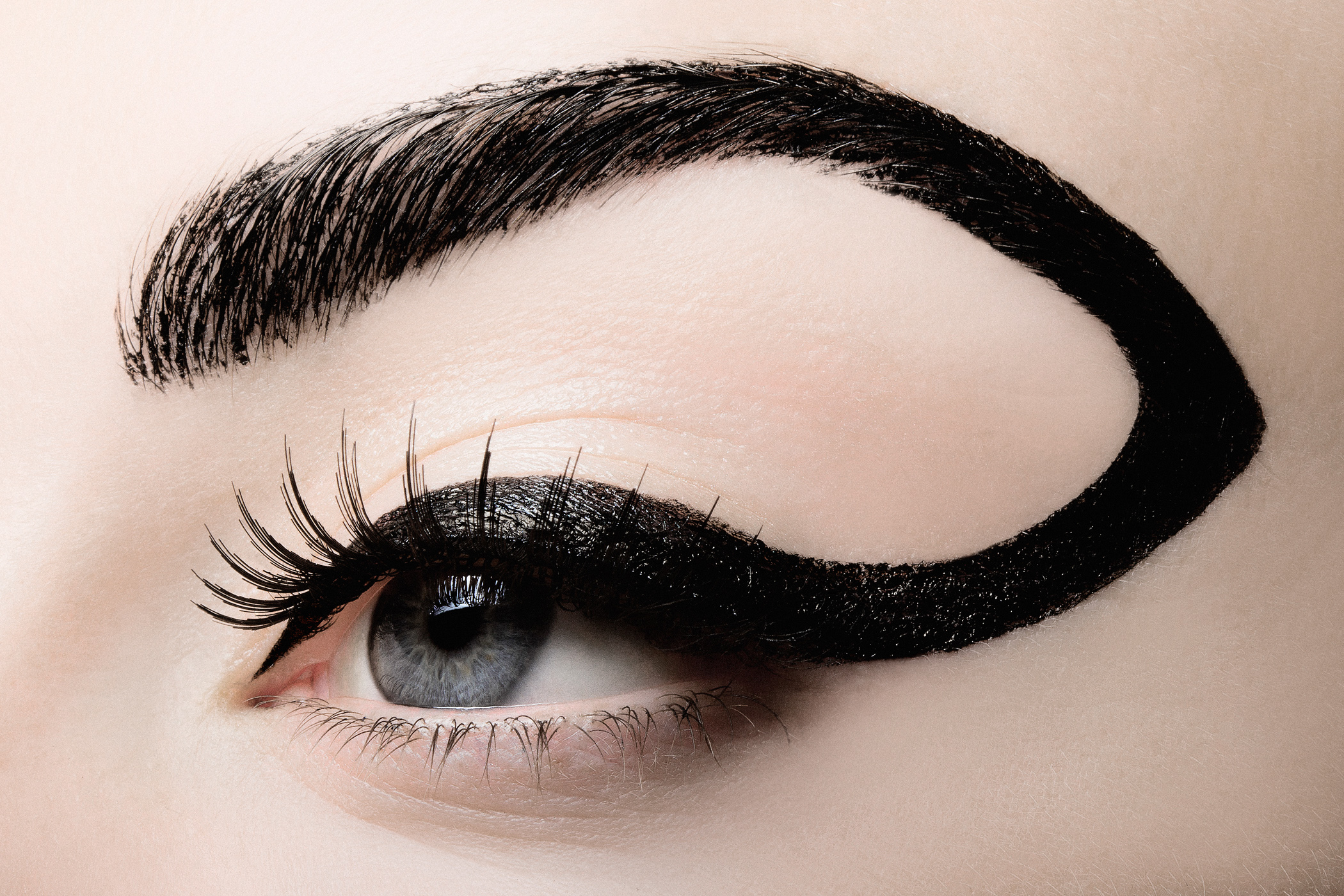 Black eyeliner. Красивые стрелки на глазах. Длинные стрелки. Необычные стрелки на глазах. Широкие стрелки на глазах.